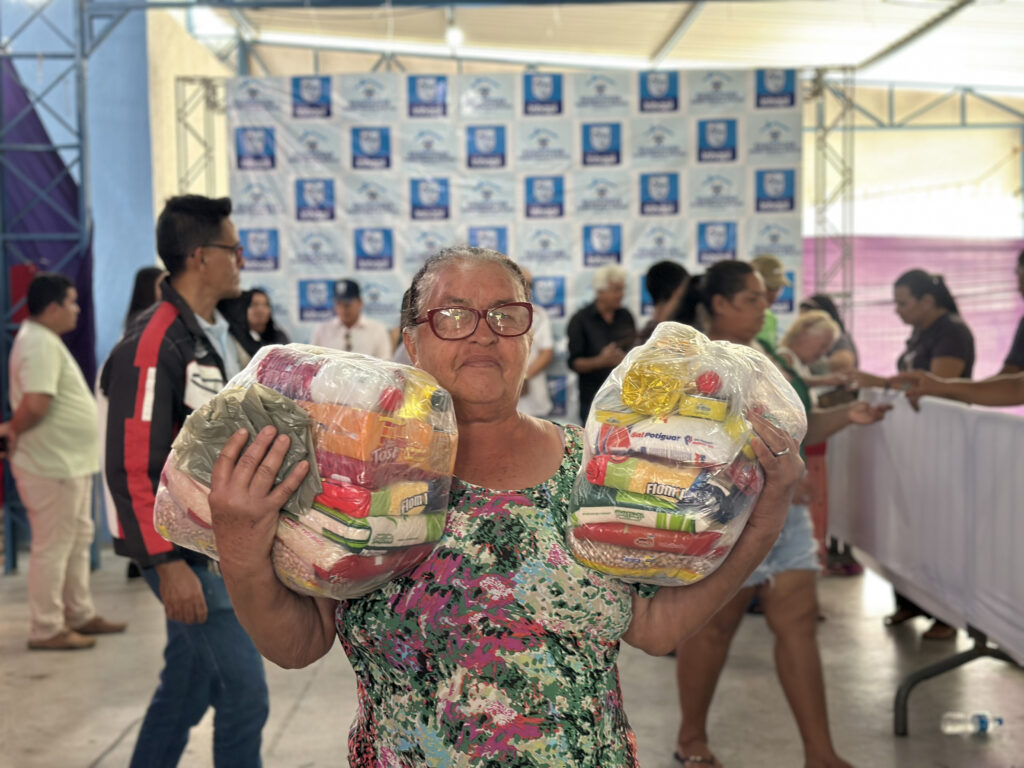 Inhapi celebra Páscoa com solidariedade: Prefeitura entrega 4 mil cestas básicas no projeto “Semana Santa Solidária”